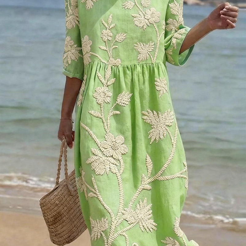 Casual women's dress with floral print.