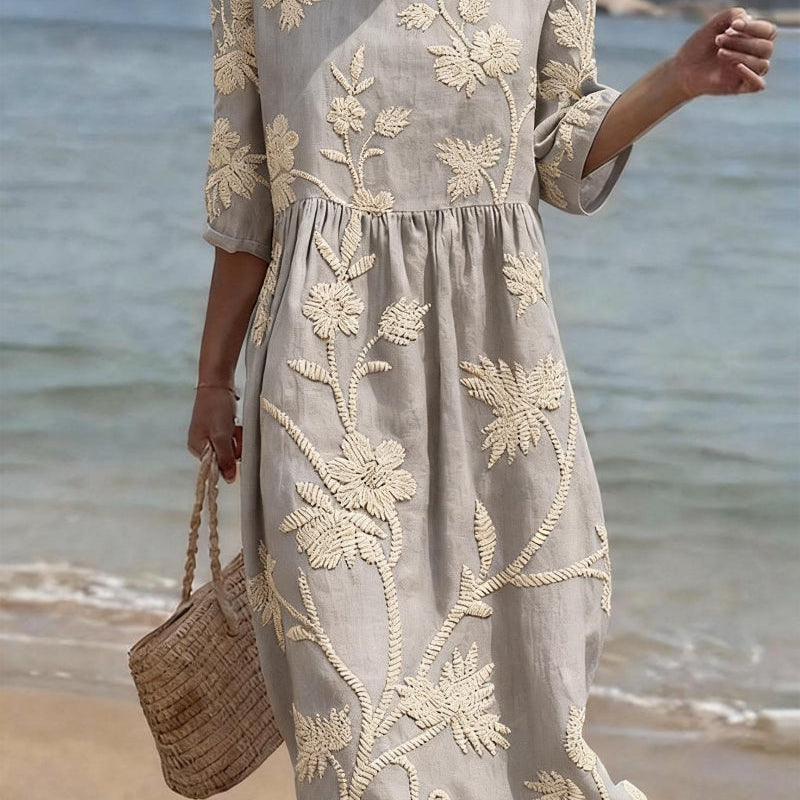 Casual women's dress with floral print.