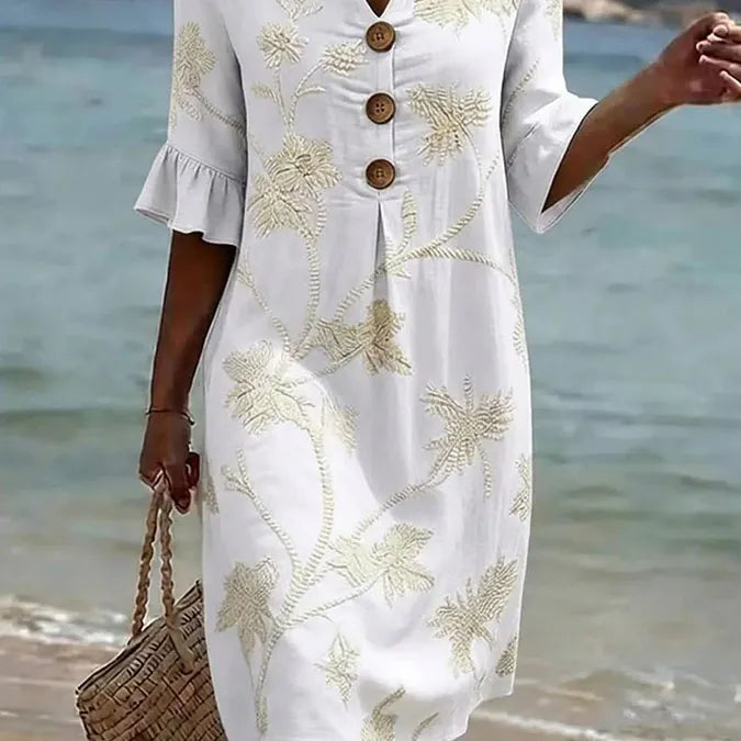 Casual women's dress with floral print.