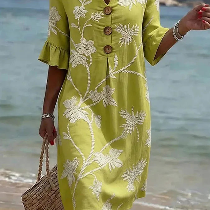 Casual women's dress with floral print.